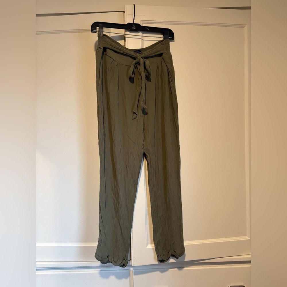 American Eagle Textured Olive Tapered Pants